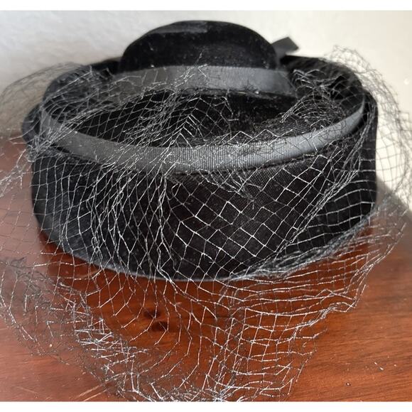Vtg 1940s Black Velvet Pillbox Hat Birdcage Veil Fascinator Mourning main image 11